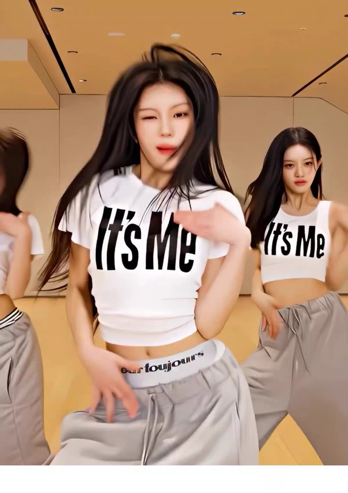 ILLIT Style It’s Me Tee