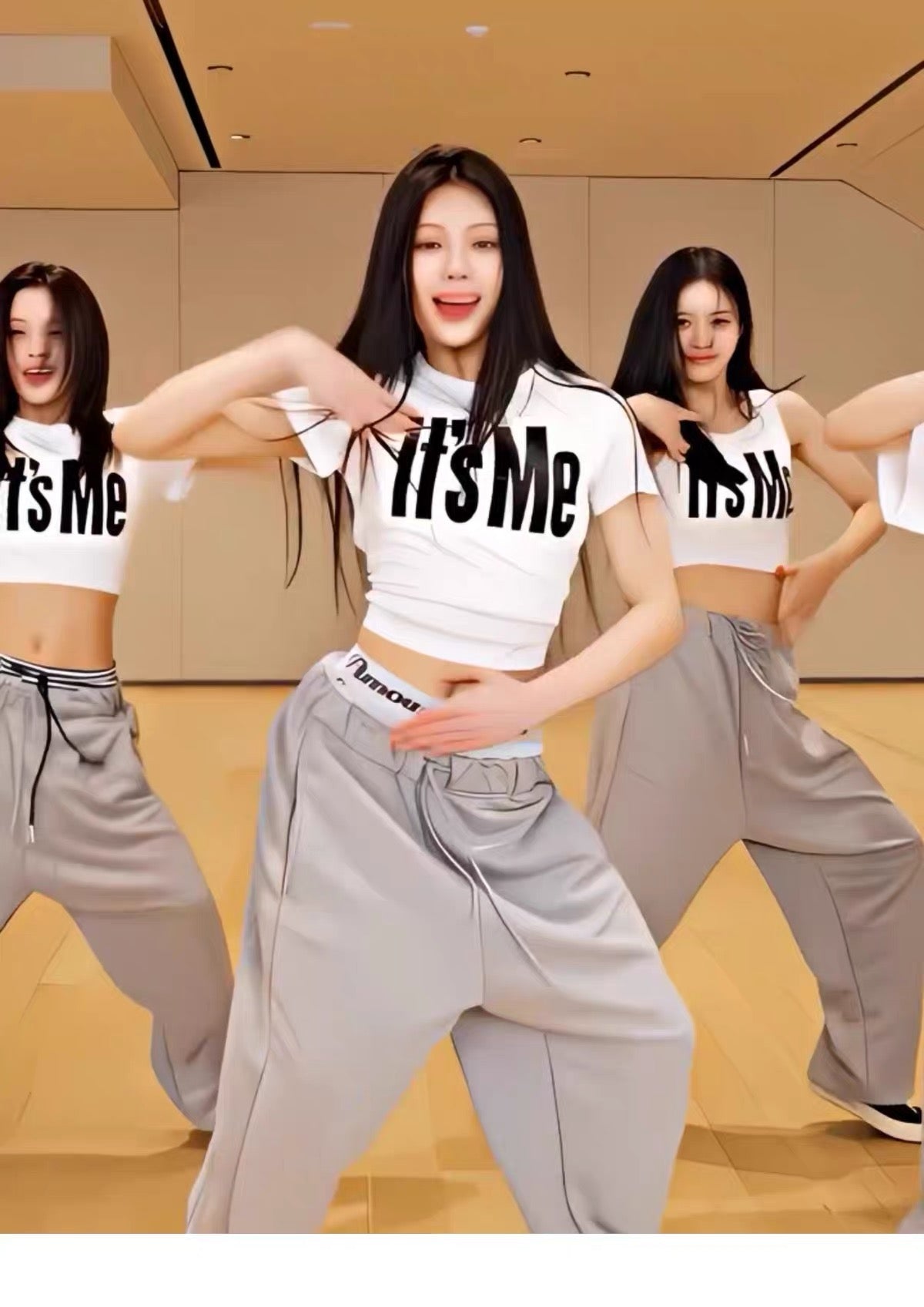 ILLIT Style It’s Me Tee