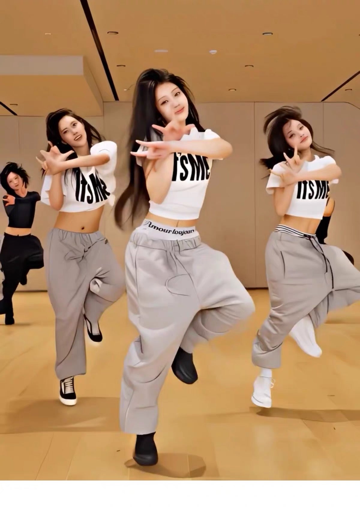ILLIT Style It’s Me Tee