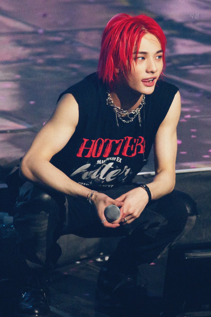 Hyunjin’s Style Hotter Than Your Ex Tee - K-STAR